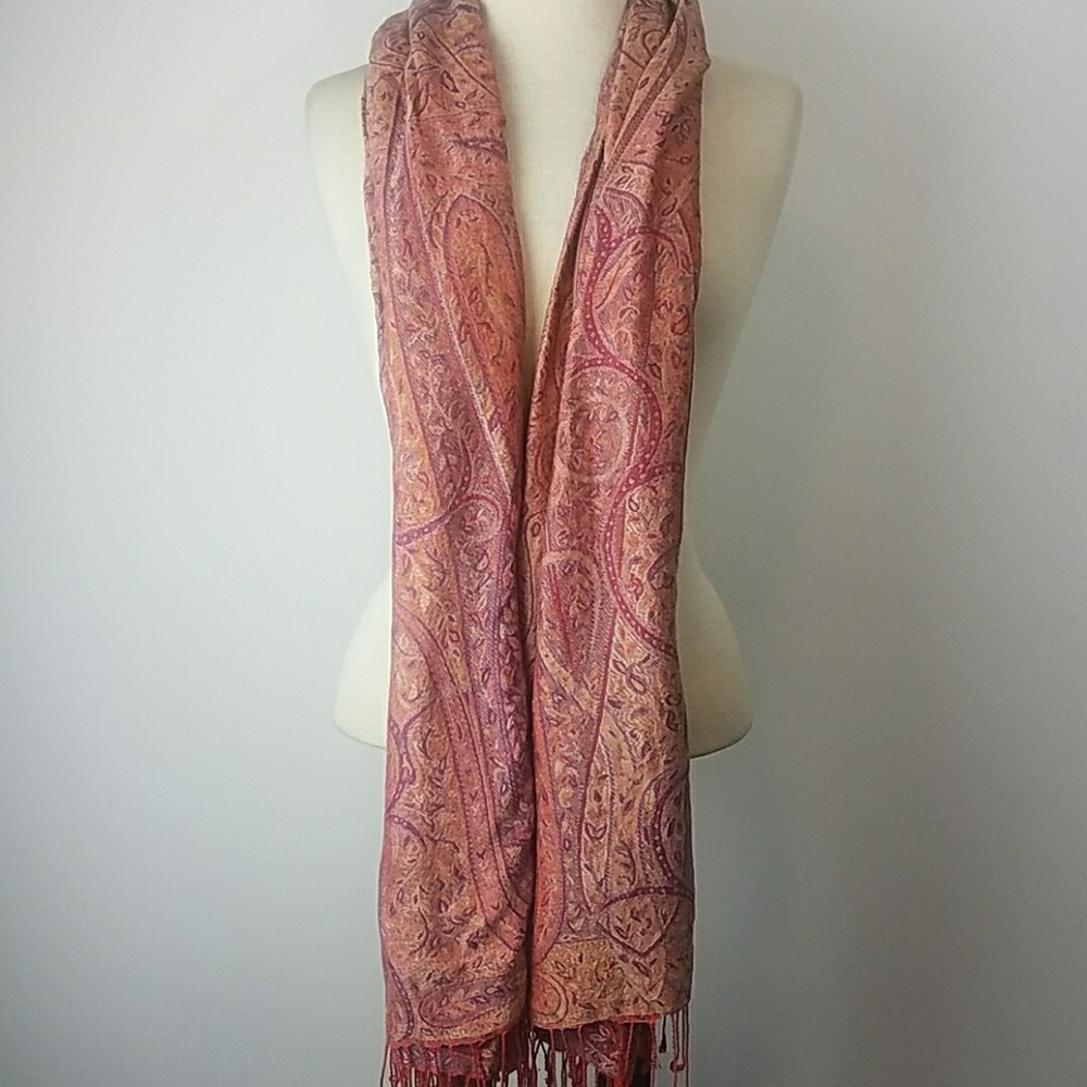 Multi-colored scarf . B01-10